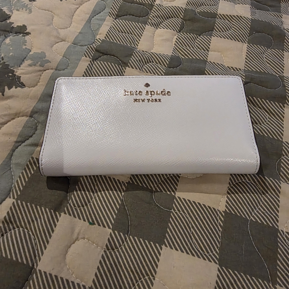 kate spade White Saffiano Leather Zip Wallet with Gold Logo